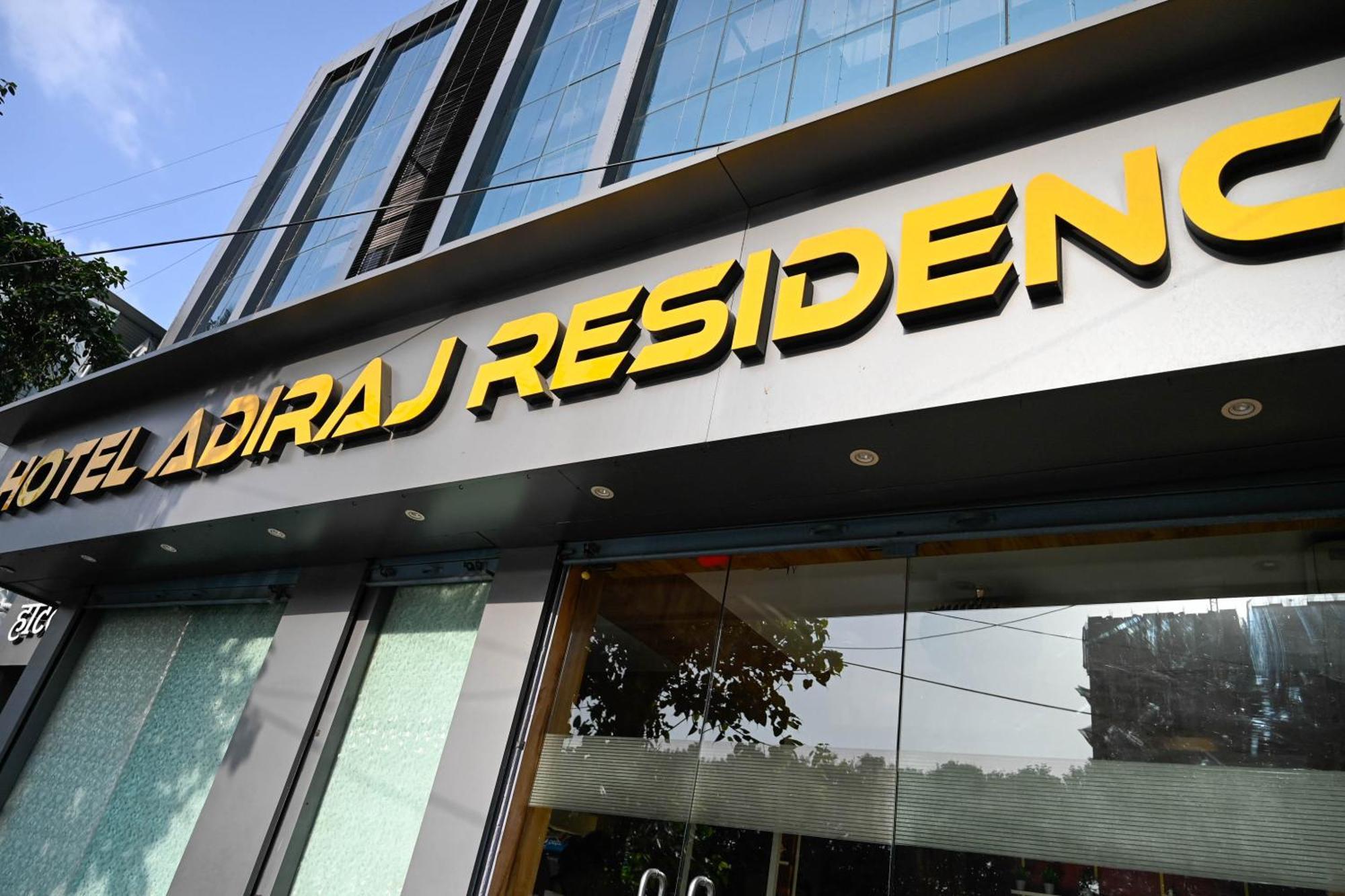 Готель Adiraj Residency Наві-Мумбаї Екстер'єр фото